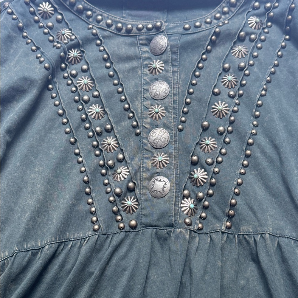 Double D Ranch heavily embellished  Boulder Brook top NWOT - Picture 3 of 10
